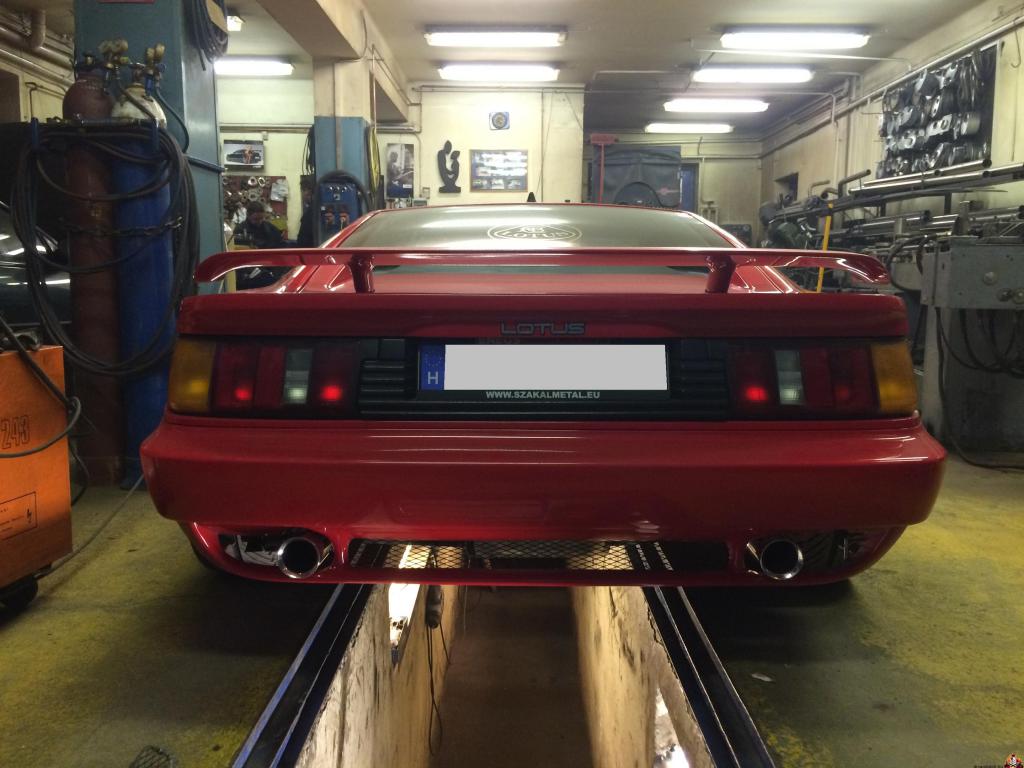 Lotus Esprit Kipufogó szeleppel